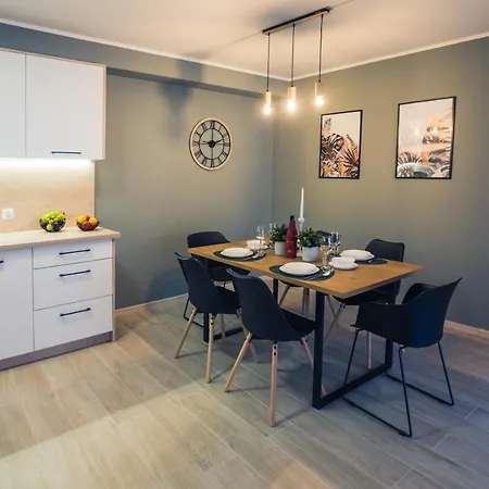 W Kamienicy Na Klodzkiej * דוז'ניקי ז'דרוז'