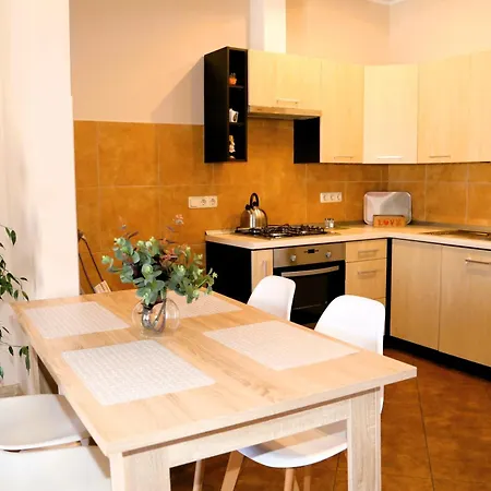 W Kamienicy Na Klodzkiej * דוז'ניקי ז'דרוז'